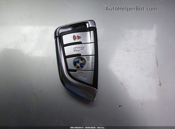 5UXCX4C52KLS38701 2019 BMW X7 White Առջևի վահանակի տեսք
