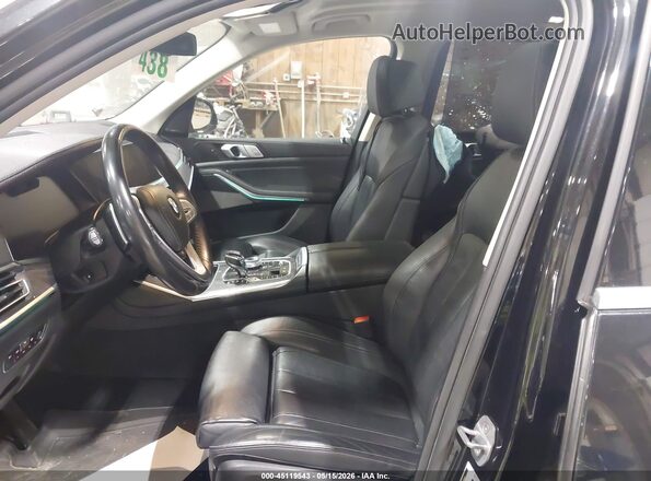 5UXCX4C56KLS36238 2019 BMW X7 Black Front interior view