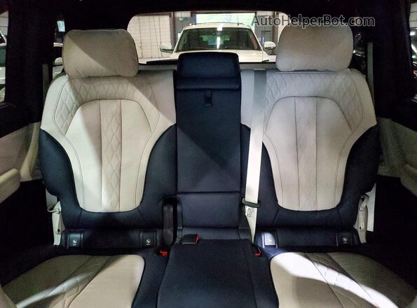 5UXCX6C00LLE35984 2020 BMW X7 Черный Вид задних сидений