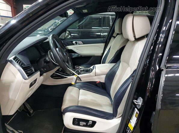 5UXCX6C00LLE35984 2020 BMW X7 Черный Вид салона спереди