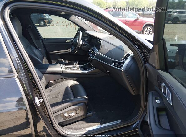 5UXCX6C04N9M68905 2022 BMW X7 Black წინა სალონის ხედი