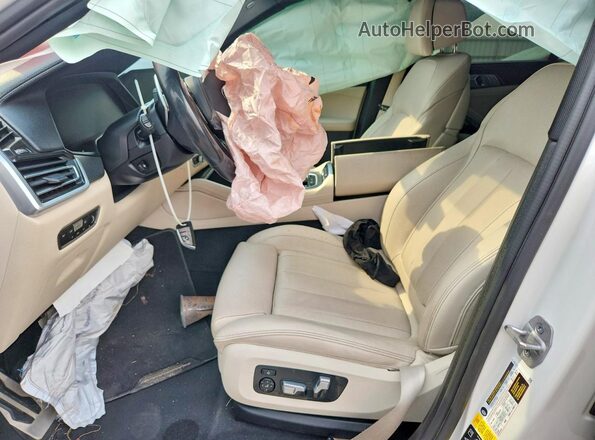 5UXCY6C01M9F19890 2021 BMW X6 White Front interior view