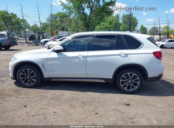 5UXKR0C33H0V74610 2017 BMW X5 White სალონის 360-გრადუსიანი ხედი