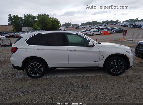 5UXKR0C52JL070216 2018 BMW X5 White Rear interior view
