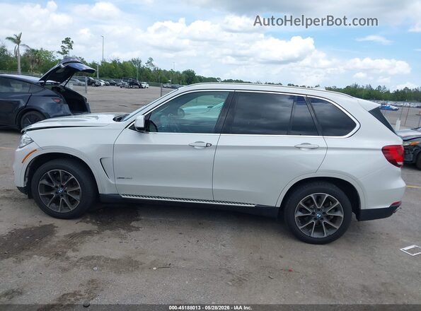 5UXKR0C5XJ0X86136 2018 BMW X5 White Widok wnętrza 360 stopni