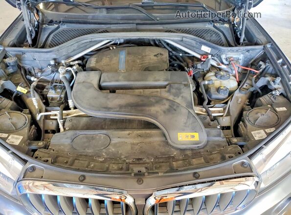 5UXKT0C50J0W02064 2018 BMW X5 Gray Widok komory silnika