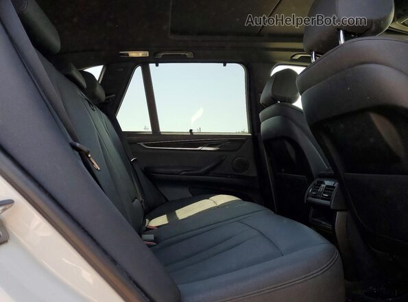5UXKT0C58J0W00675 2018 BMW X5 White Widok wnętrza z tyłu
