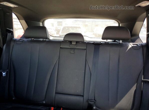 5UXKT0C58J0W00675 2018 BMW X5 White Widok tylnych siedzeń