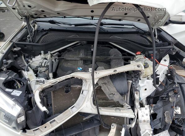 5UXKU2C58J0X49628 2018 BMW X6 White Widok komory silnika