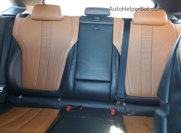 5UXKU6C56G0R34177 2016 BMW X6 Silver Widok wnętrza z tyłu