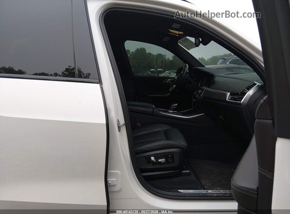 5UXTA6C05P9P33027 2023 BMW X5 White წინა სალონის ხედი