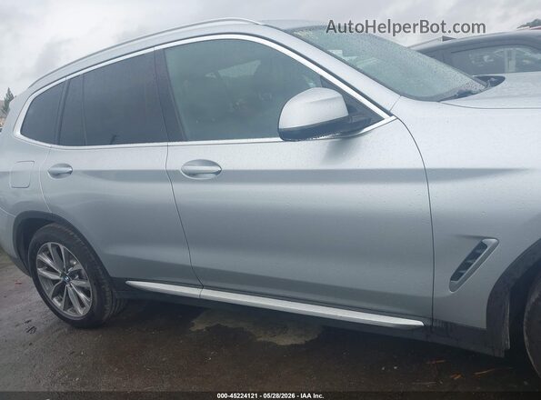 5UXTR7C51KLR44960 2019 BMW X3 Gray Vista interior trasera