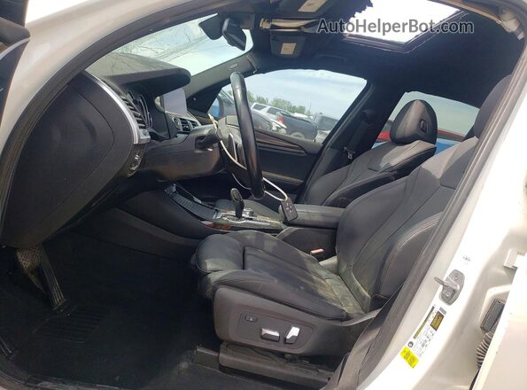 5UXTR7C56KLF29359 2019 BMW X3 Белый Вид салона спереди
