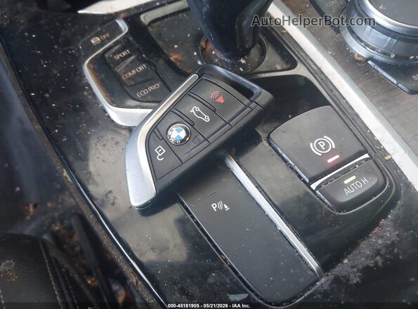 5UXTR7C57KLF27975 2019 BMW X3 White Առջևի վահանակի տեսք