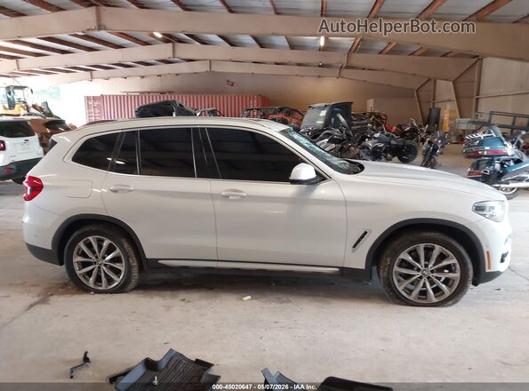 5UXTR7C58KLE98227 2019 BMW X3 Белый Вид задней части салона