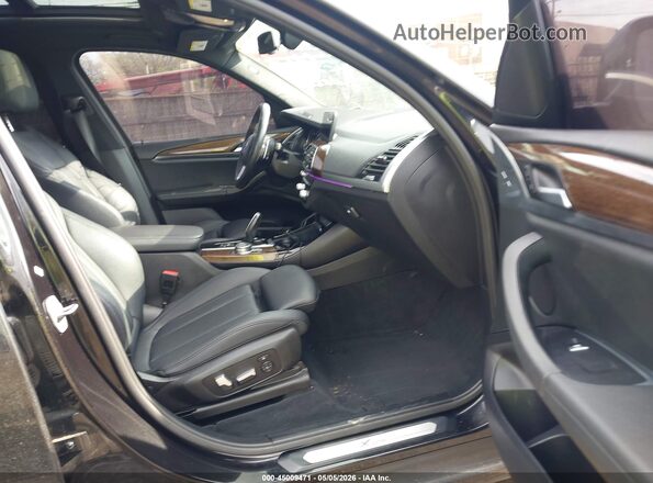 5UXTR9C53JLC74468 2018 BMW X3 Черный Вид салона спереди