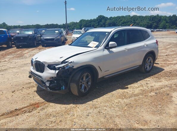 5UXTR9C58JLD65882 2018 BMW X3 White Առջևի ձախ երեք քառորդ տեսարան