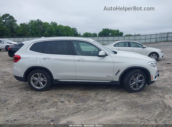 5UXTR9C58JLD65882 2018 BMW X3 White Սալոնի հետևի տեսք