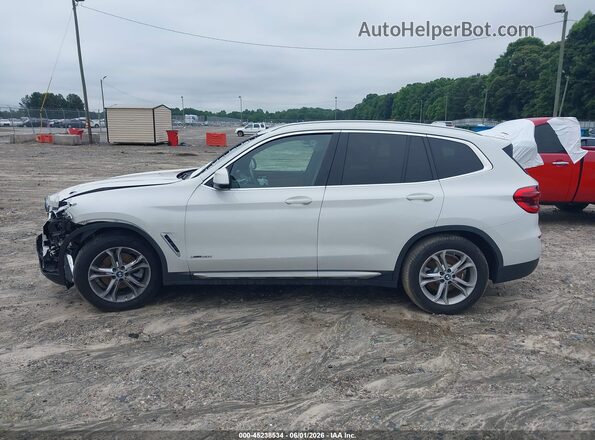 5UXTR9C58JLD65882 2018 BMW X3 White Սալոնի 360 աստիճան տեսք