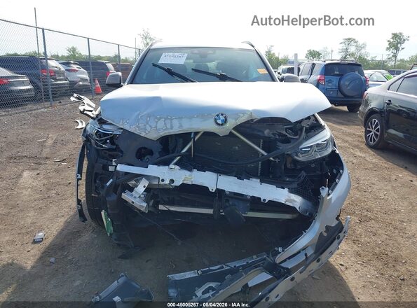 5UXTS3C58K0Z03062 2019 BMW X3 White Widok wnętrza z tyłu