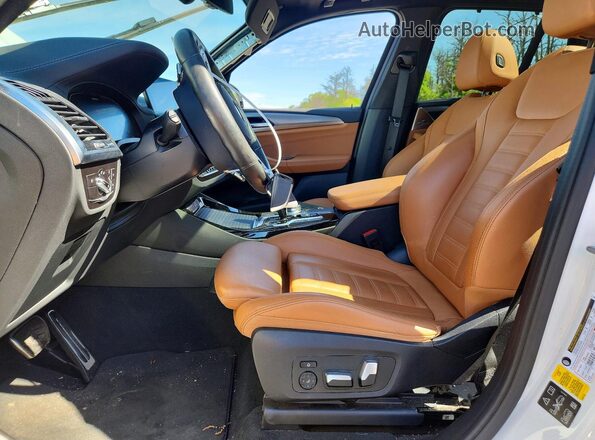 5UXTY9C09L9B72342 2020 BMW X3 White Front interior view