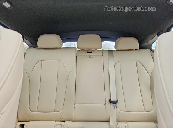 5UXUJ3C58KLG54531 2019 BMW X4 Black Widok tylnych siedzeń