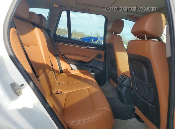 5UXWX9C5XH0D97621 2017 BMW X3 White Widok wnętrza z tyłu