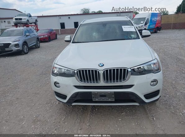 5UXWZ7C31H0V87141 2017 BMW X3 White Вид задньої частини салону