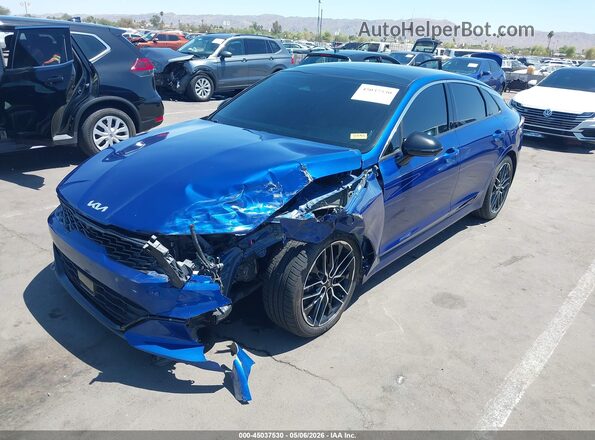 5XXG44J89RG228363 2024 KIA K5 Blue Widok z przodu
