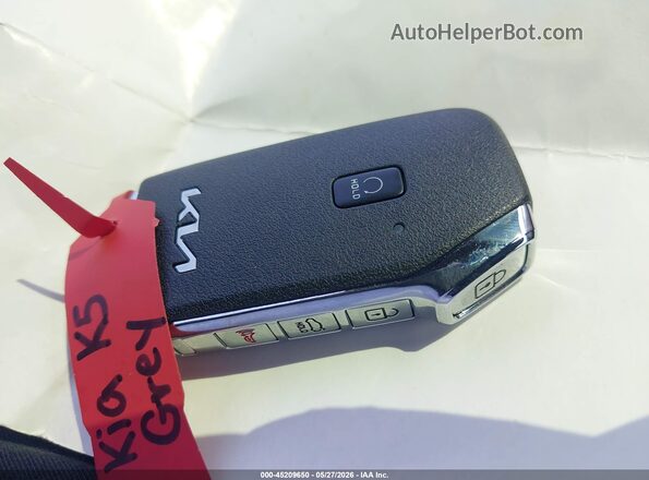 5XXG44J89RG247916 2024 KIA K5 Gray Vista del salpicadero