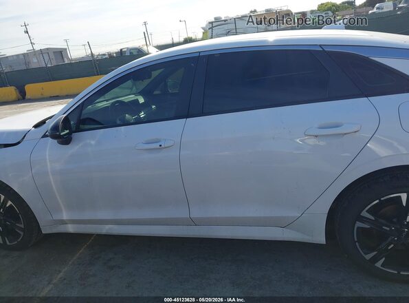5XXG64J20NG145288 2022 KIA K5 White Vista interior de 360 grados