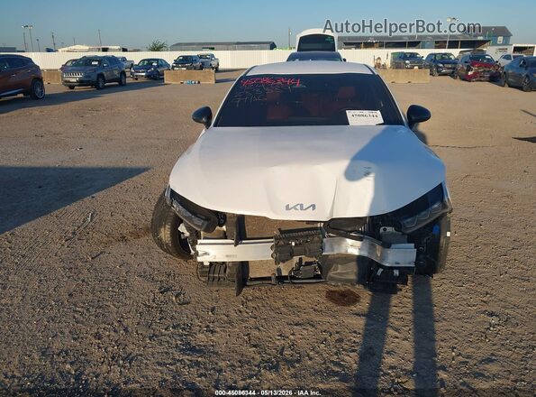 5XXG64J27RG233339 2024 KIA K5 White Widok z przodu