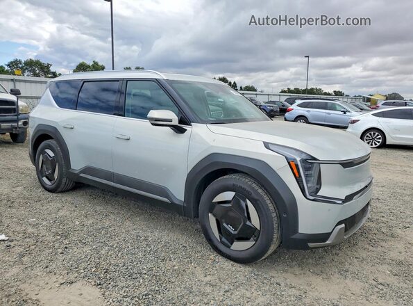 5XYAFFS53TG004797 2026 KIA EV9 Silver Front right