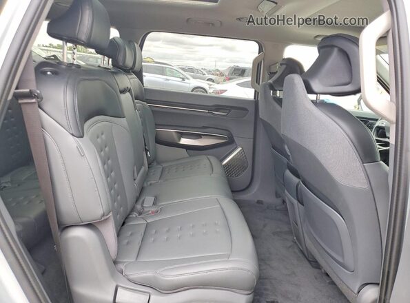 5XYAFFS53TG004797 2026 KIA EV9 Silver Rear interior view