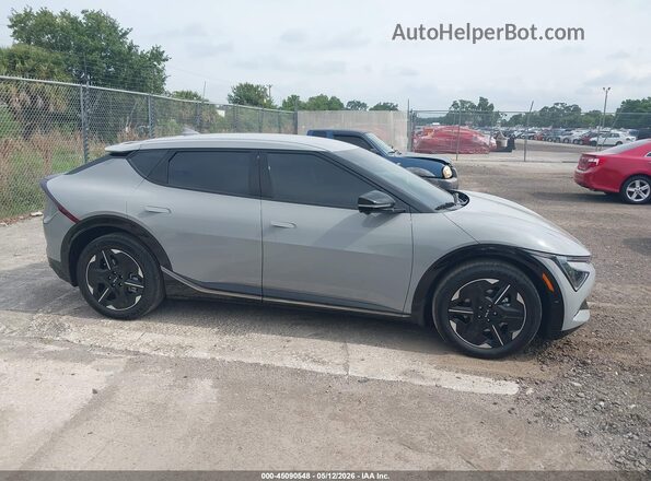 5XYC3DJC8SG013306 2025 KIA EV6 Gray Vista interior trasera