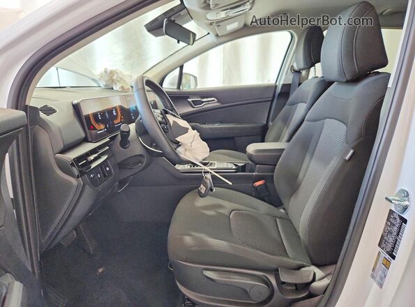 5XYK23DF7TG372968 2026 KIA SPORTAGE White Вид салону спереду
