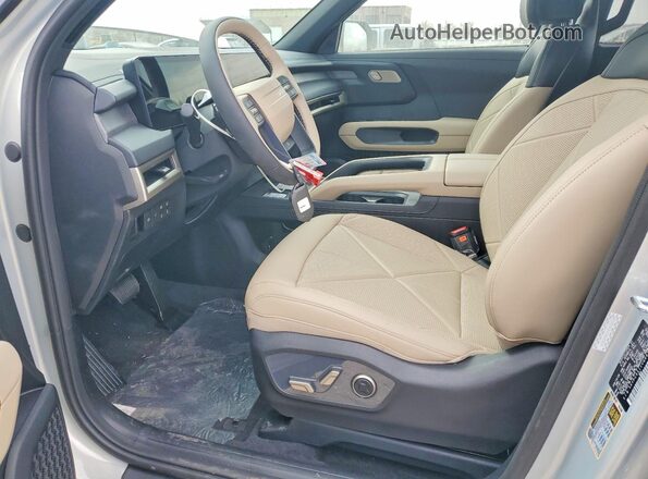 5XYPC5S11VG007078 2027 KIA TELLURIDE Silver Вид салону спереду