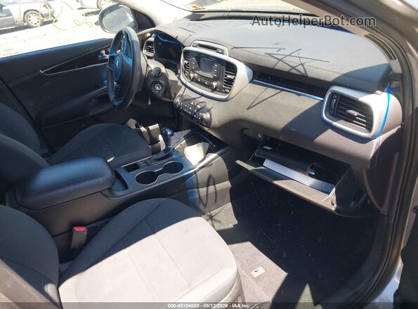 5XYPGDA33HG204064 2017 KIA SORENTO Gray Widok wnętrza z przodu