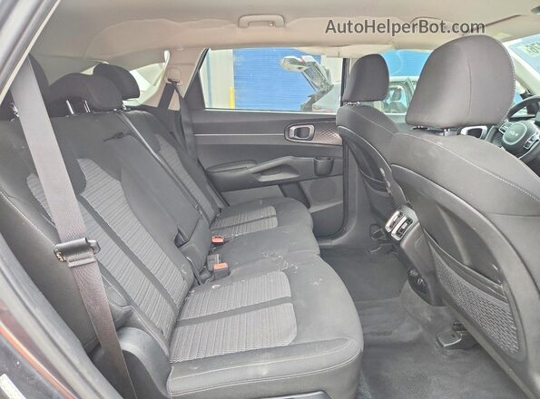 5XYRG4LC8NG137057 2022 KIA SORENTO Серый Вид задней части салона