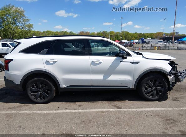 5XYRLDLC6MG002198 2021 KIA SORENTO White Rear interior view