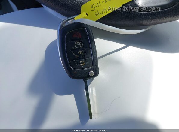 5XYZTDLB5GG363823 2016 HYUNDAI SANTA FE SPORT Белый Вид панели приборов