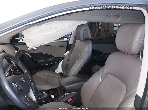 5XYZU3LB8HG447384 2017 HYUNDAI SANTA FE SPORT Серебряный Вид салона спереди