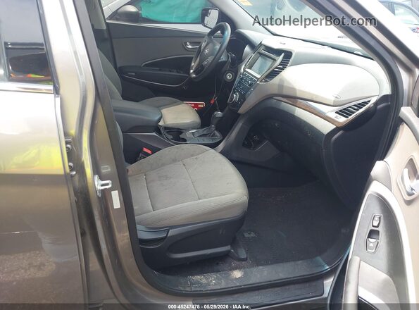 5XYZUDLB8HG387919 2017 HYUNDAI SANTA FE SPORT Серебряный Вид салона спереди