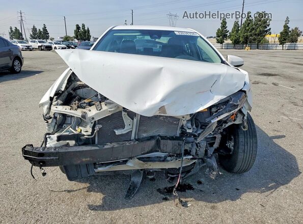 5YFBURHE3HP669530 2017 TOYOTA COROLLA White 