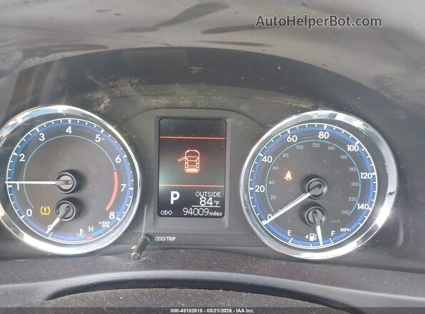 5YFBURHE4JP777791 2018 TOYOTA COROLLA Silver Widok tylnych siedzeń