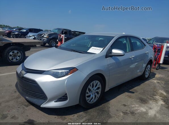 5YFBURHE4JP777791 2018 TOYOTA COROLLA Silver Przód lewy