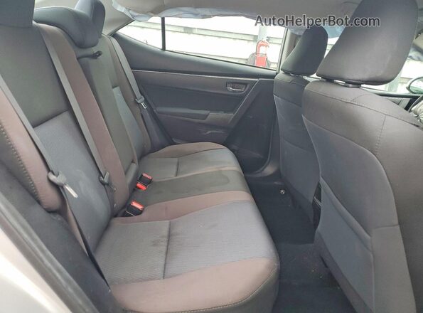 5YFBURHE4JP791674 2018 TOYOTA COROLLA Silver Vista de los asientos traseros