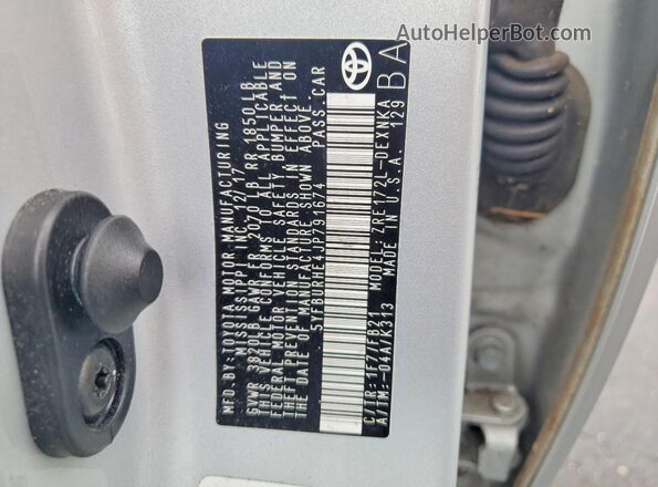 5YFBURHE4JP791674 2018 TOYOTA COROLLA Silver Vista del compartimento del motor