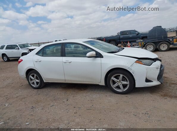 5YFBURHE8HP610103 2017 TOYOTA COROLLA White Widok wnętrza z tyłu