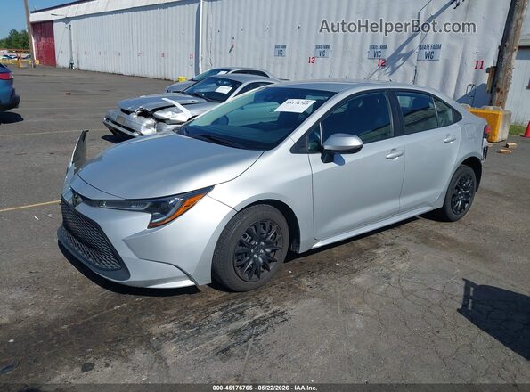 5YFEPMAE3NP326360 2022 TOYOTA COROLLA Серебряный Передняя левая четверть